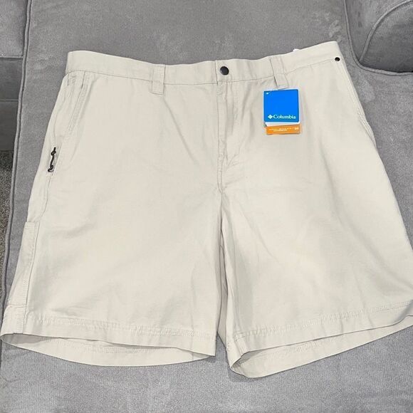 NWT- Columbia  khaki shorts - Picture 1 of 5